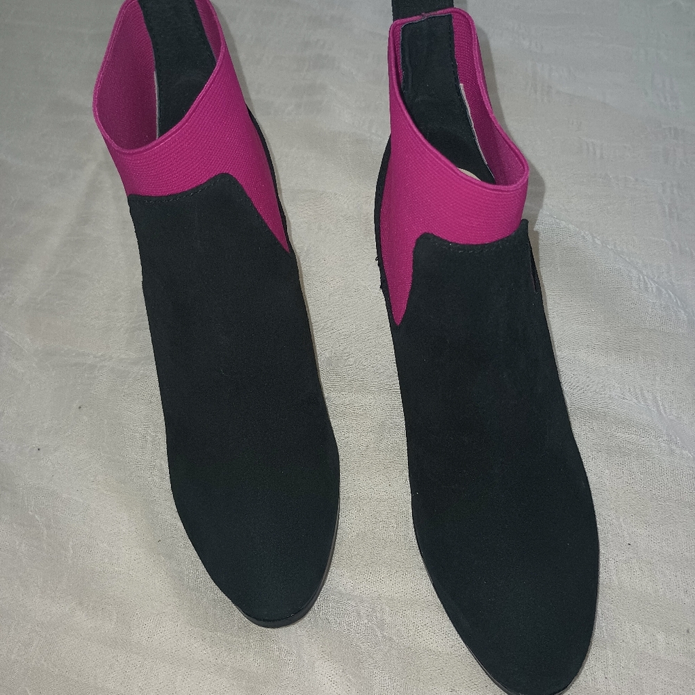 Sleek Black and Pink Ankle Booties with Two-Tone Design